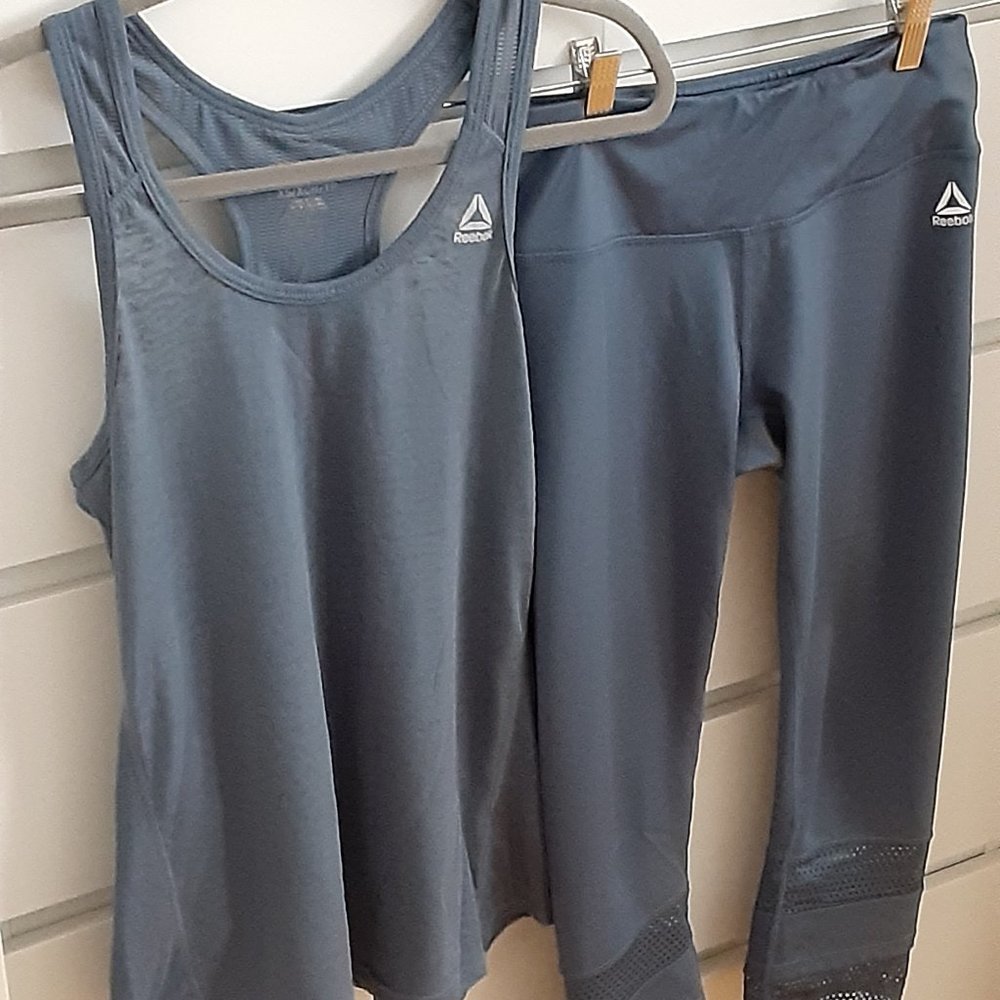 Reebock 2 pc sport set size XS tank and legging